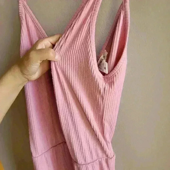 BRAND NEW CAPELLA Pink Women's Knee Length Dress Size Medium V Neck Stretchy - Picture 3 of 11